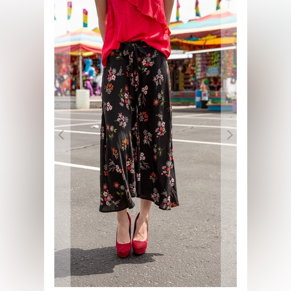 VELVET BY GRAHAM & SPENCER SWAN SPRING FLORAL HIGH/LOW SKIRT